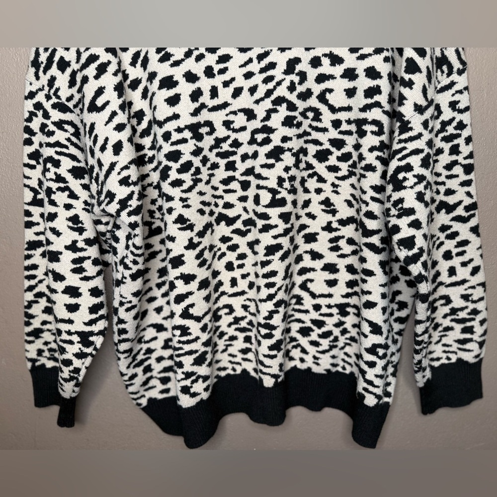 T Tahari Woman Cheetah Print Crew Neck Sweater Size 1X Baddie Cozy Eclectic Chic - Picture 11 of 16